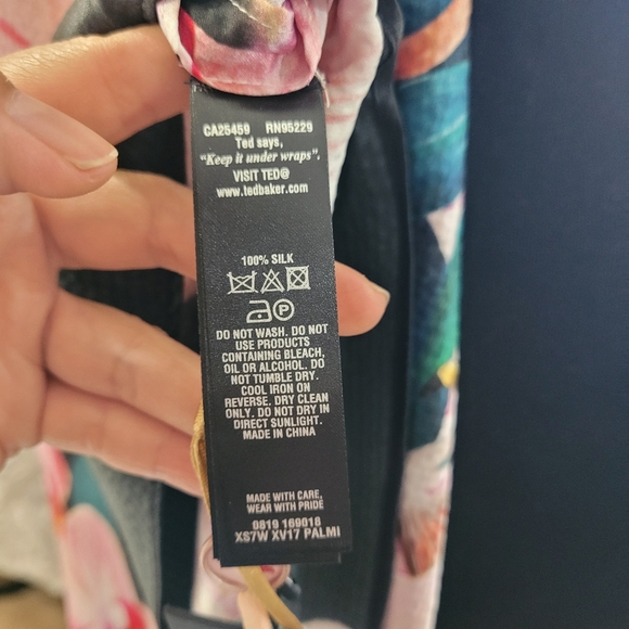 🔥LAST 1🔥NWT TED BAKER SILK CAPE SCARF - Picture 6 of 6